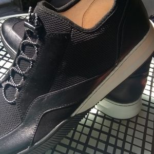 Naturalizer woman's sneakers size 11M👟👟👟👟👟👟👟👟👟👟👟👟👟👟👟👟👟👟